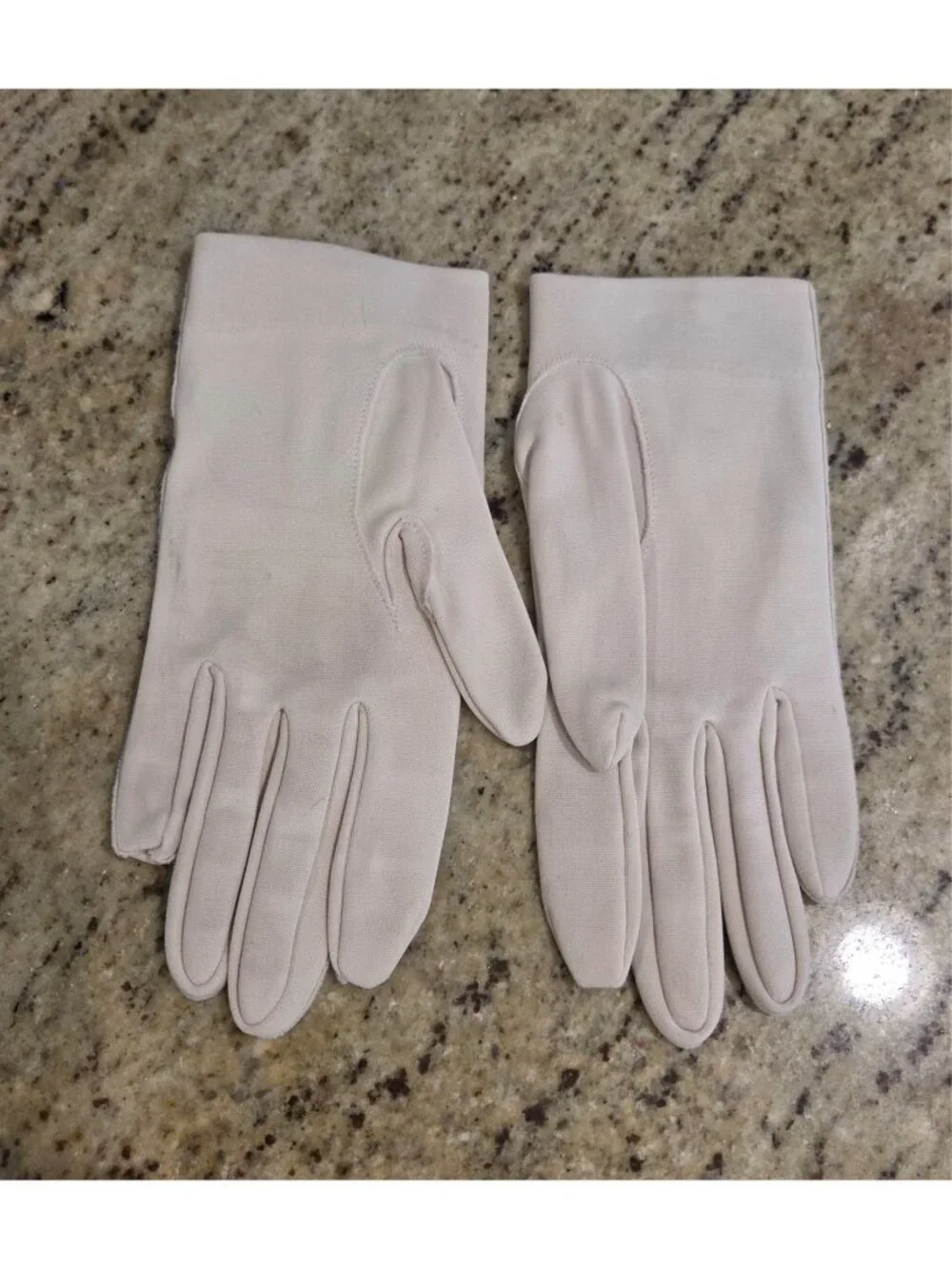 Vintage Womens One Size Fits All Beige Nylon Stretch Formal Short Gloves Knotch